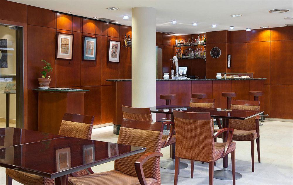 Nh Ciudad De Santander Hotel Restaurant foto