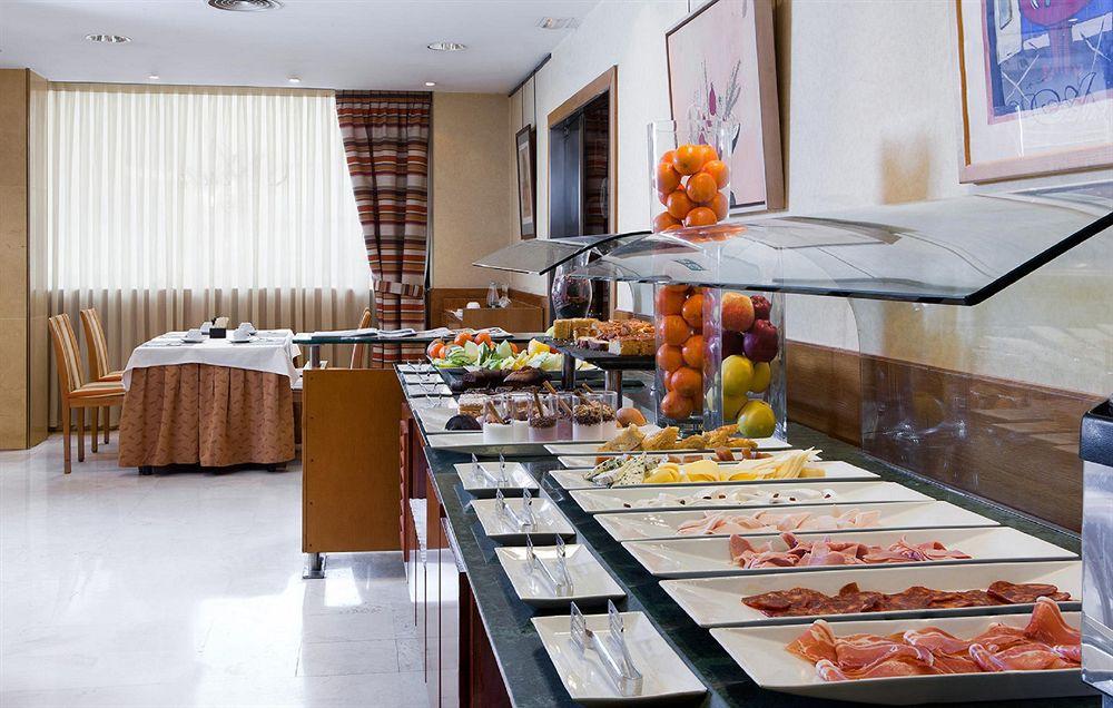 Nh Ciudad De Santander Hotel Restaurant foto
